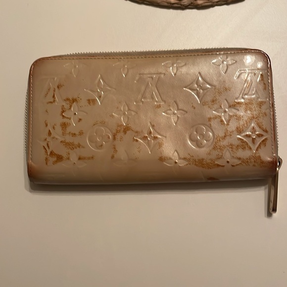 Louis Vuitton Tan Wallet with Signature Monogram - Picture 4 of 9